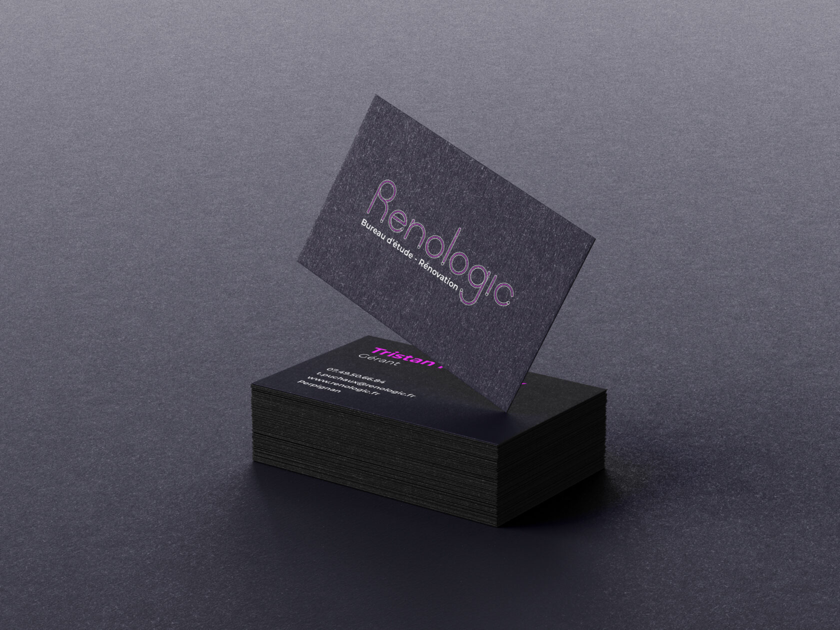 3Renologic_Business_Cards_Mockup_5